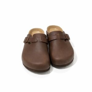 Tan colored shoes from the brand Cushionaire at size 9 for men.